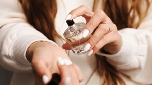 ANMAT ordenó la prohibición nacional de cosméticos, perfumes y productos de higiene sin registro sanitario oficial.