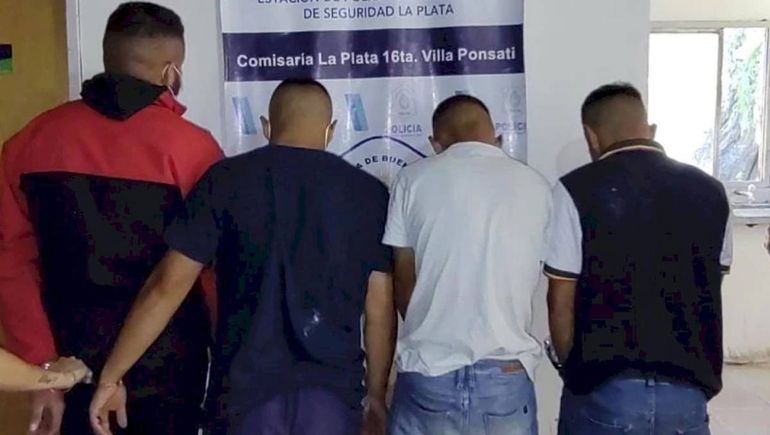 Quisieron colarse a un cumpleaños y mataron a una mujer