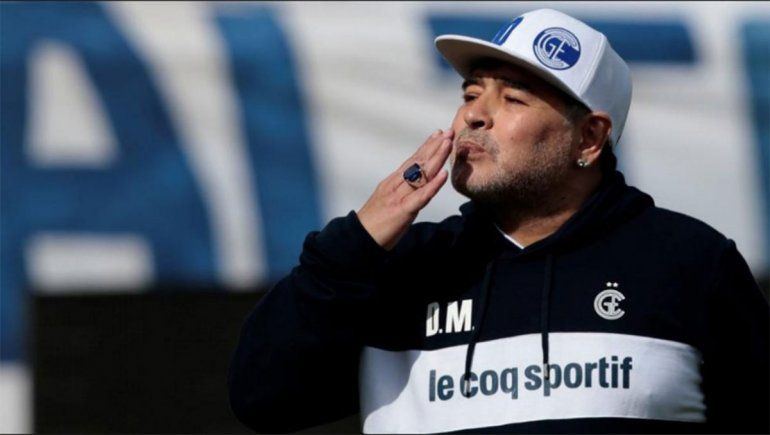 Maradona está dispuesto a bajarse el sueldo para ayudar al Lobo