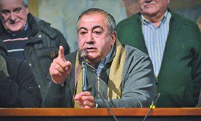 Héctor Daer, uno de los "capos" de la CGT, estará presente en la reunión de mesa chica. Héctor Daer, uno de los "capos" de la CGT, estará presente en la reunión de mesa chica.