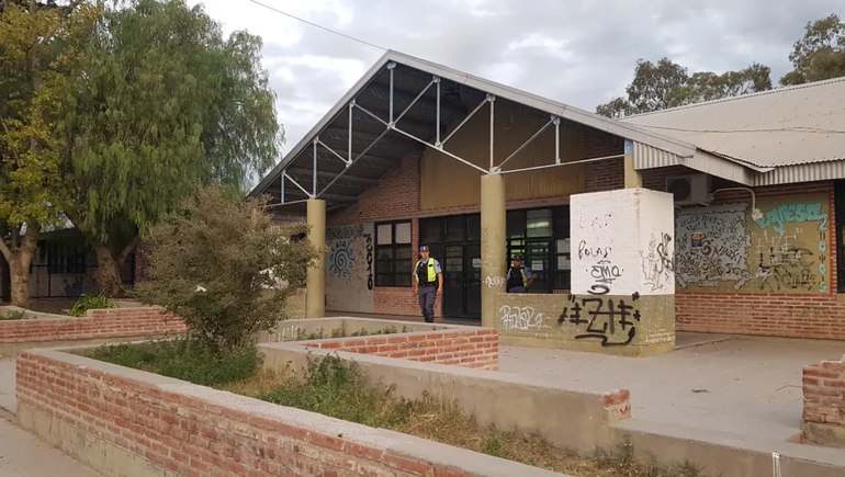 La EPET 5 de Neuquén está sin clases por una supuesta situación de violencia.
