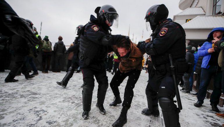 Más de 5.000 detenidos en masivas protestas en Rusia