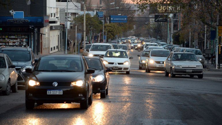 Miles de autos capitalinos están radicados en otras ciudades.