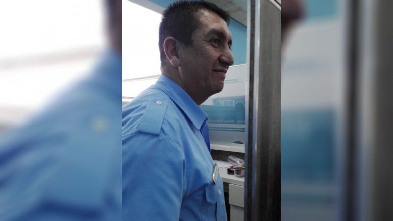 Fue a pagar la luz, se olvidó 50 mil pesos y un policía se los devolvió