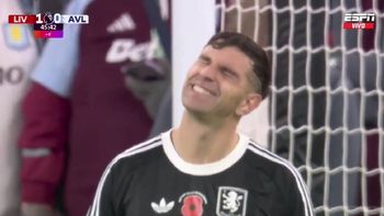 dibu martinez y el insolito blooper que le costo un gol a su equipo: el fuerte mensaje en sus redes sociales dibu martinez y el insolito blooper que le costo un gol a su equipo: el fuerte mensaje en sus redes sociales