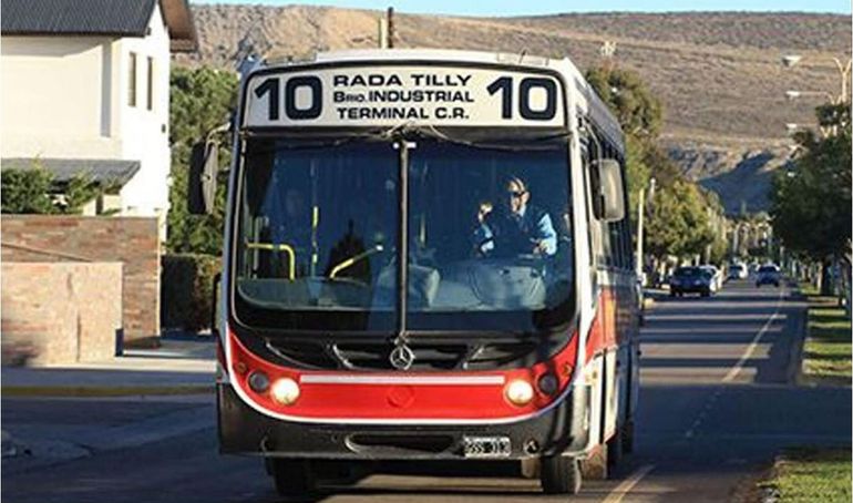 La línea de colectivos que conecta Rada Tilly con Comodoro Rivadavia tiene terminales en todos los colectivos, pero con un sistema de cobro propio. La línea de colectivos que conecta Rada Tilly con Comodoro Rivadavia tiene terminales en todos los colectivos, pero con un sistema de cobro propio.