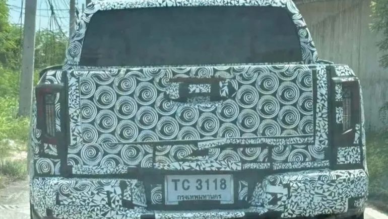 De atrás no parece tener tantas modificaciones la nueva Toyota Hilux. Foto: BFMS. De atrás no parece tener tantas modificaciones la nueva Toyota Hilux. Foto: BFMS.