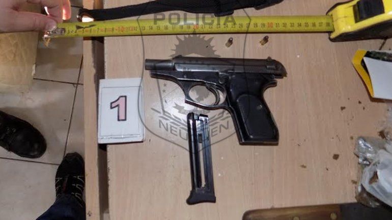 Seis detenidos con armas y droga en Senillosa