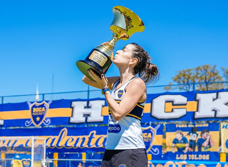 La abogada neuquina que además es capitana de Boca en hockey