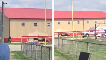 El auto atravesó de lado a lado la guardería y mató a cuatro chicos de entre 4 y 18 años en Illinois. El auto atravesó de lado a lado la guardería y mató a cuatro chicos de entre 4 y 18 años en Illinois.