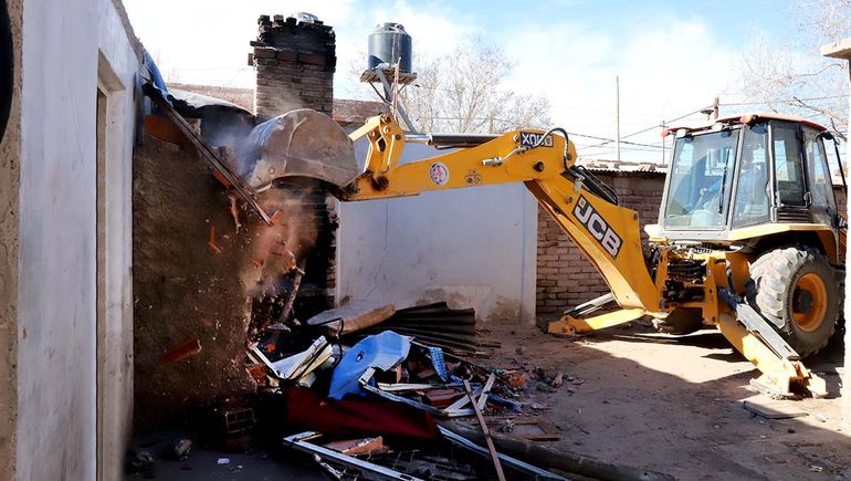 Mis papás se drogaban gratis: el duro testimonio en medio de la demolición de un kiosco narco