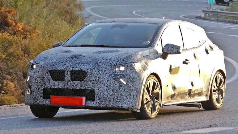 El Renault Clio 6 tendrá versiones híbridas y una 100% eléctrica. El Renault Clio 6 tendrá versiones híbridas y una 100% eléctrica.