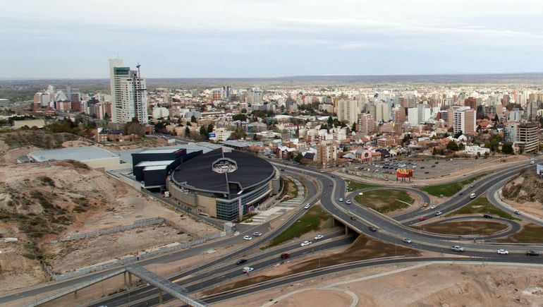 El corredor Doctor Ramón-Leloir, en el acceso norte de la ciudad de Neuquén. El corredor Doctor Ramón-Leloir, en el acceso norte de la ciudad de Neuquén.