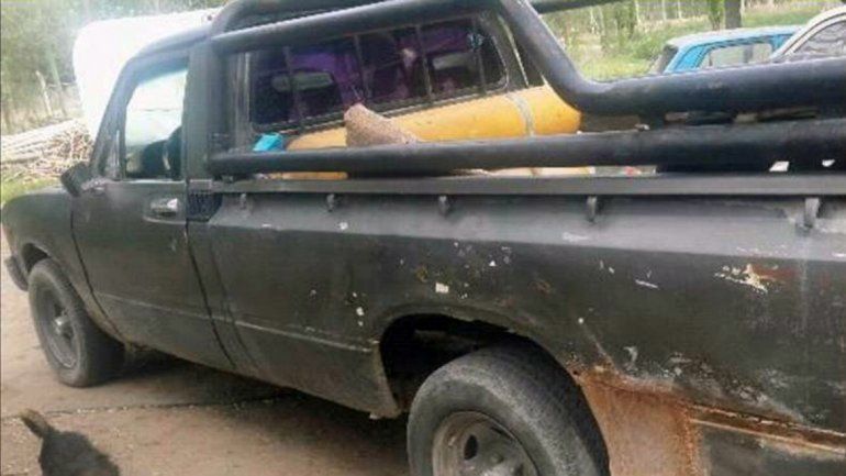 La Toyota Hilux modelo 1981 fue robada de la chacra de Candolle al 3000 de Plottier.