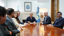 El gobernador Rolando Figueroa encabezó la firma de convenios