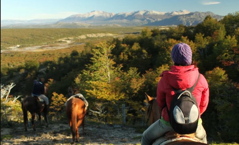 Muchos alojamientos de Río Pico ofrecen cabalgatas a los visitantes, entre otros paseos y actividades. Muchos alojamientos de Río Pico ofrecen cabalgatas a los visitantes, entre otros paseos y actividades.