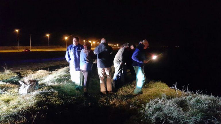 El vehículo cayó unos 15 metros desde un barranco en la Ruta 11.