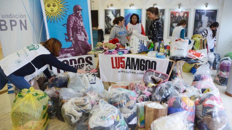 Muchos vecinos participaron con su donación en el Cine Teatro Español.