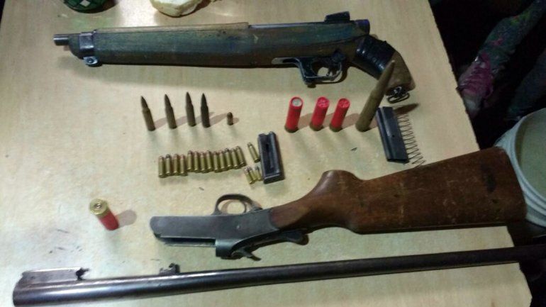 Dos detenidos tras siete allanamientos: la Policía secuestró armas y elementos robados