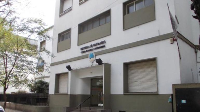 Por reavivar el fuego, terminó causando graves quemaduras a su beba