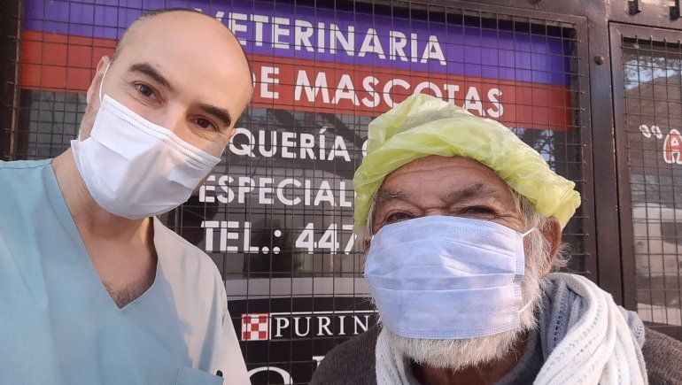 Los amigos, durante uno de sus tantos encuentros. Ahora Jaime usa barbijo.