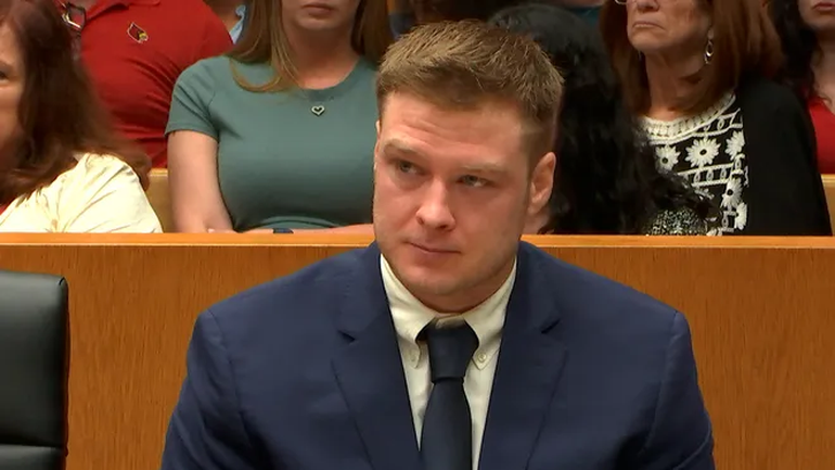 Christopher podría recibir prisión perpetua por los hechos. Christopher podría recibir prisión perpetua por los hechos.