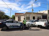 Violento choque en una esquina de barrio La Sirena