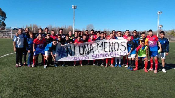 El ejemplar mensaje del fútbol en una semana triste en la región