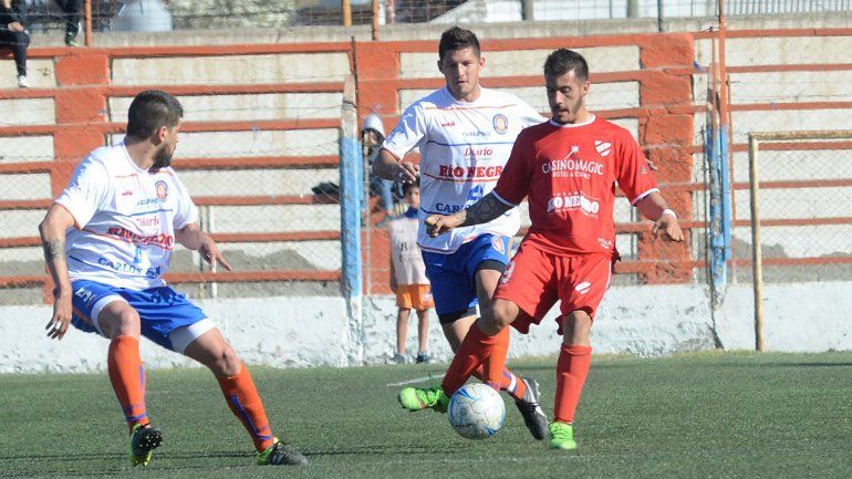 En su debut, el Rojo perdió por 1 a 0 ante Deportivo Roca