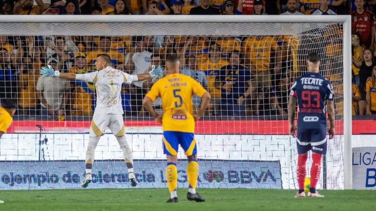 El argentino Nahuel Guzmán llamó la atención El argentino Nahuel Guzmán llamó la atención