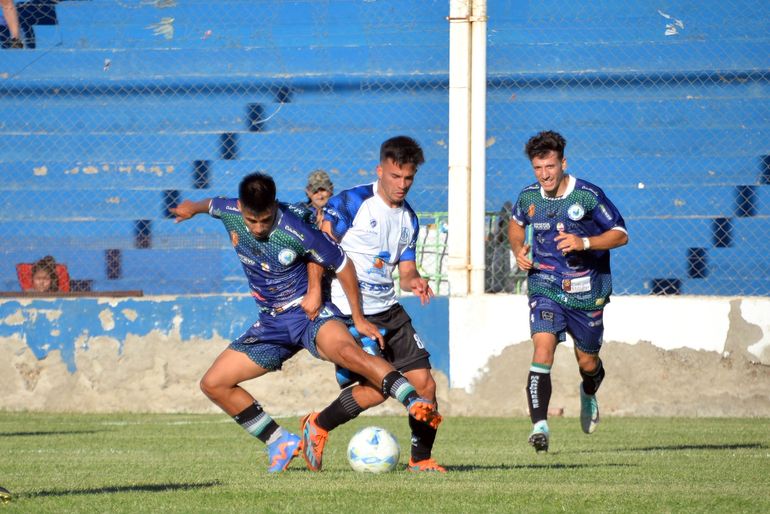 Maronese cumplió, ganó y están en los octavos de final del Regional Amateur. Foto: Claudio Espinoza. Maronese cumplió, ganó y están en los octavos de final del Regional Amateur. Foto: Claudio Espinoza.