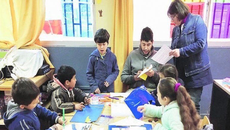 Si se cumple el plan de vacunación en docentes, podrían empezar las clases presenciales según lo programado.