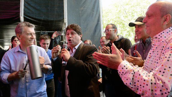 El Presidente estuvo en el Festival de la Cumbia y coreó la versión de Amores como el nuestro de Los Charros.