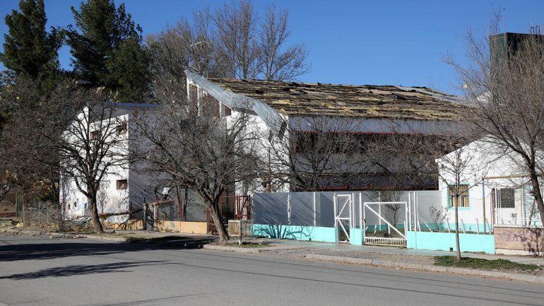 El viento arrancó de cuajo las chapas del colegio