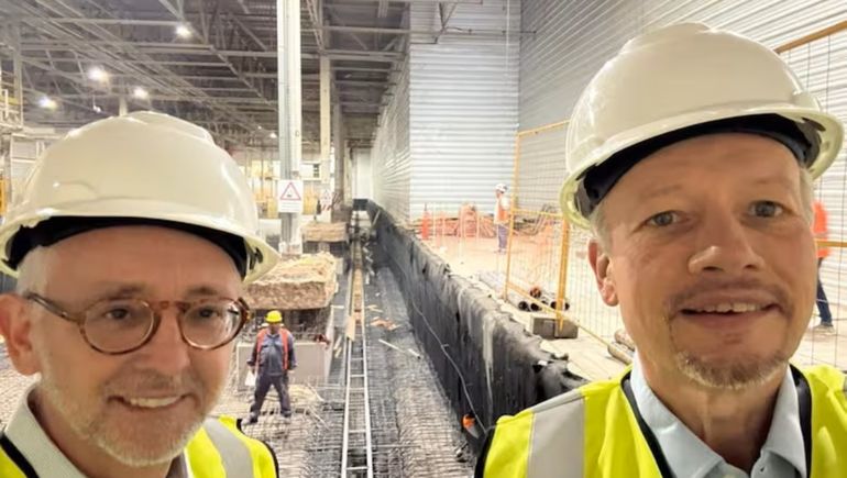 Alexander Seitz, CEO de Volkswagen Latinoamérica, junto a Marcellus Puig, CEO y presidente de Volkswagen Group Argentina, mostraron el avance de las obras.