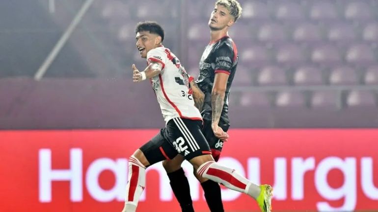 River festeja: Ruberto hizo su primer gol con 18 años y se metió en una lista top
