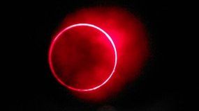 Durante el eclipse, la Luna cubrirá casi todo el disco solar y dejará visible un anillo luminoso alrededor del Sol. | LM Neuquen Durante el eclipse, la Luna cubrirá casi todo el disco solar y dejará visible un anillo luminoso alrededor del Sol.