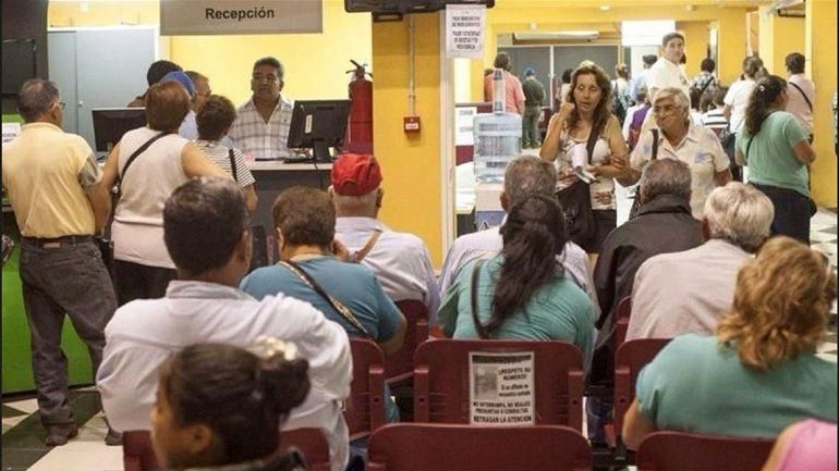 Le pegó a una mujer por creer que era boliviana