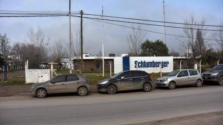 Los delincuentes hicieron un boquete en uno de los paredones de la sede que tiene la empresa frente a la terminal.