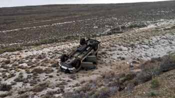 Vuelco en la Ruta 3, en Santa Cruz. Vuelco en la Ruta 3, en Santa Cruz.