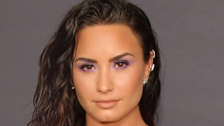 La cantante fue hallada sola e inconsciente en su casa.