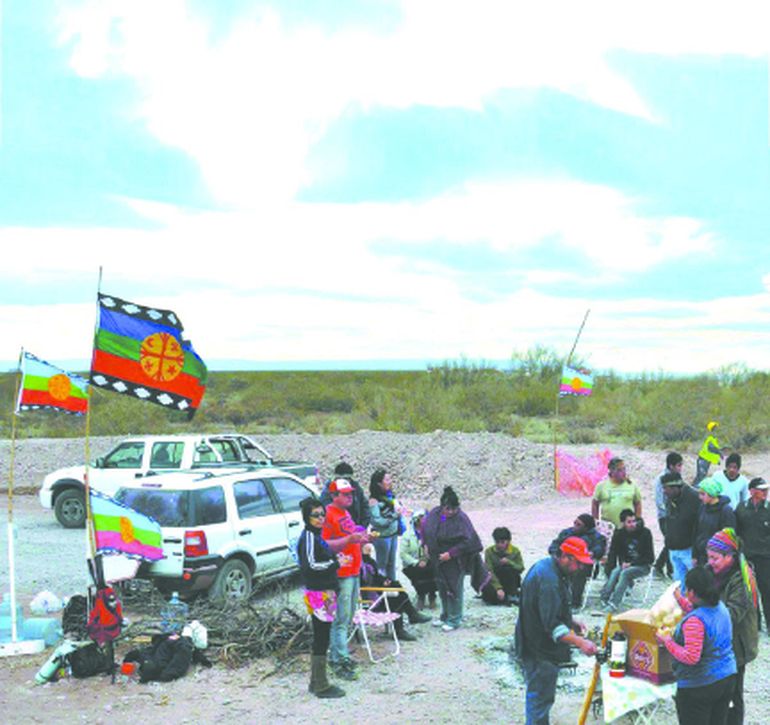 En 2017 comenzó un juicio civil por la posesión de la tierra, un terma hoy treminado. Pero en el medio quedaron multas y otro juicio por daños a la comunidad Kaxipayiñ. Demandaron a la provincia. En 2017 comenzó un juicio civil por la posesión de la tierra, un terma hoy treminado. Pero en el medio quedaron multas y otro juicio por daños a la comunidad Kaxipayiñ. Demandaron a la provincia.