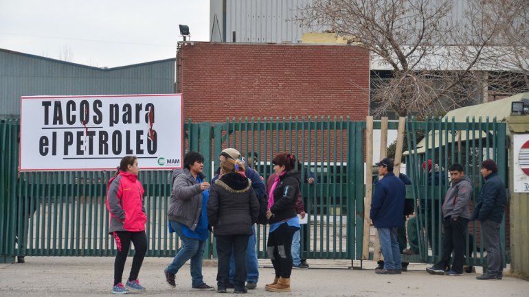Mujeres despedidas de la maderera en crisis