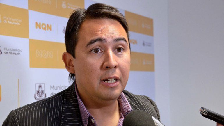 Pechi apartó al funcionario en la mira por acoso laboral