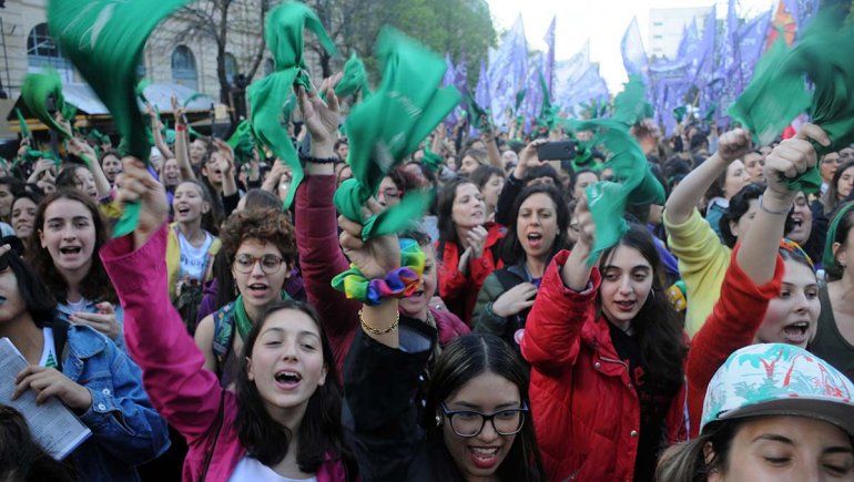 Miles de pañuelos verdes reclamaron por el aborto legal