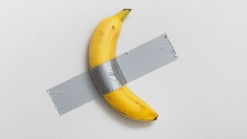 Aunque la banana es el elemento más visible de la instalación, el valor de la obra reside en su concepto y certificado de autenticidad. Aunque la banana es el elemento más visible de la instalación, el valor de la obra reside en su concepto y certificado de autenticidad.