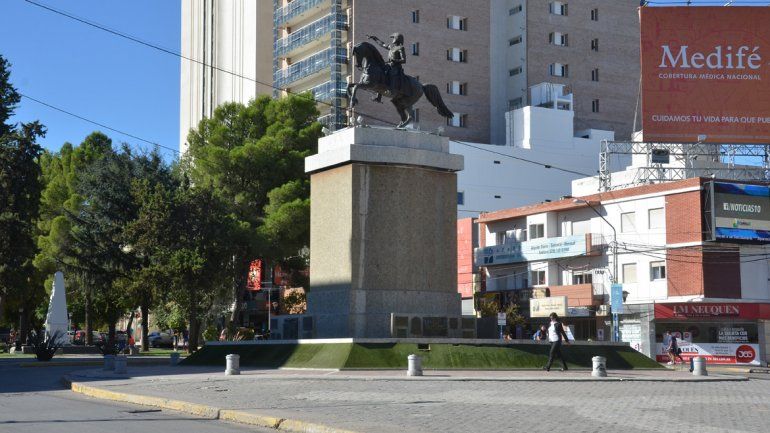Los vándalos no respetan ni siquiera al cenotafio