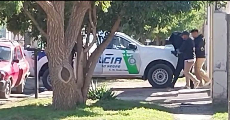 El policía de Roca fue detenido por sus propios camaradas.&nbsp;