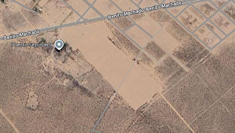 El loteo social El Triángulo queda en la segunda meseta de Centenario, cerca de la ruta 67. Se entregaron 17 manzanas y 164 lotes. Según la Municipalidad, solo el 30% de los beneficiarios está en orden para recibir la tierra. El loteo social El Triángulo queda en la segunda meseta de Centenario, cerca de la ruta 67. Se entregaron 17 manzanas y 164 lotes. Según la Municipalidad, solo el 30% de los beneficiarios está en orden para recibir la tierra.