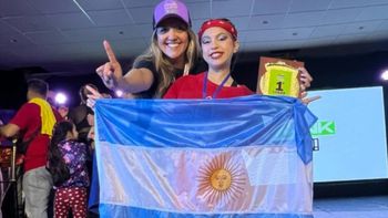 Renata, joven talento de Chubut, sueña con poder representar a la Argentina en el Mundial de Unviersal Dance que se hará en México a mediados de octubre. Renata, joven talento de Chubut, sueña con poder representar a la Argentina en el Mundial de Unviersal Dance que se hará en México a mediados de octubre.